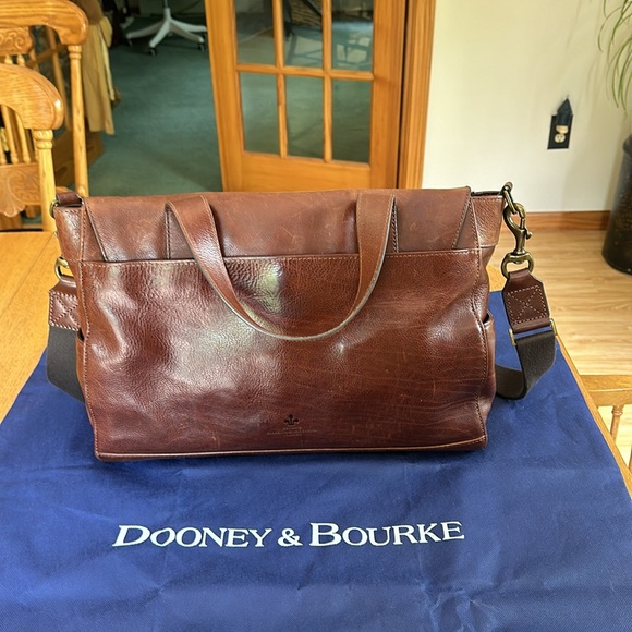 Dooney & Bourke Florentine Hunter Messenger - Picture 2 of 4